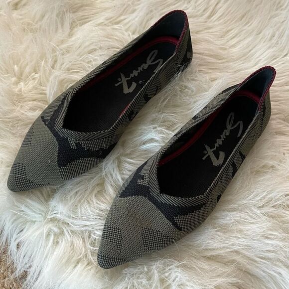 Seven7 Elsa Point Camo Flats Size 8 - Picture 1 of 6